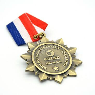 Prémio medalha militar feito-à-medida com cortina de fita